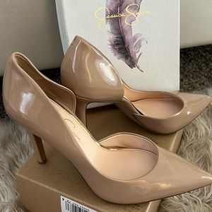 Pointed toe heels